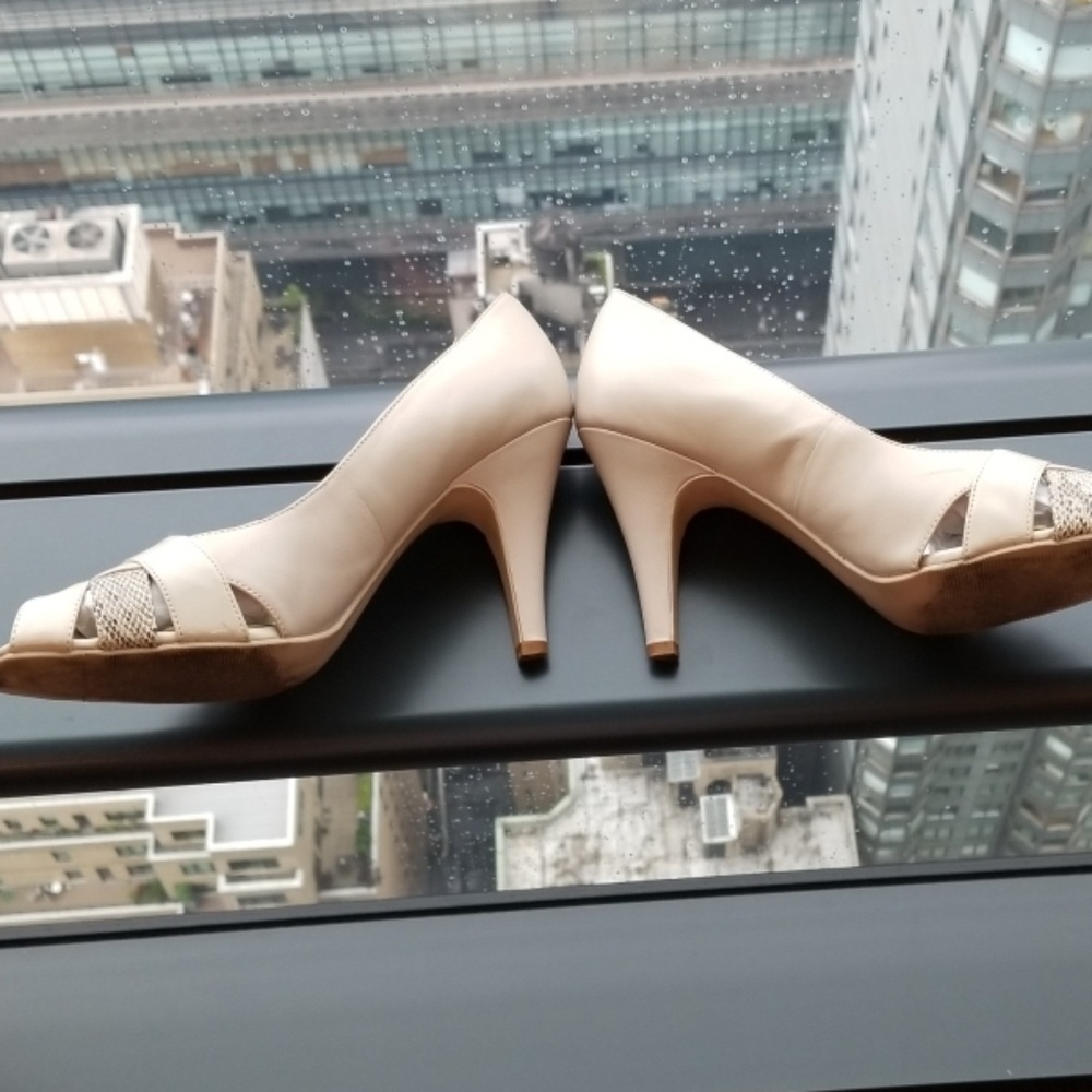 Shoes - Picture 3 of 4